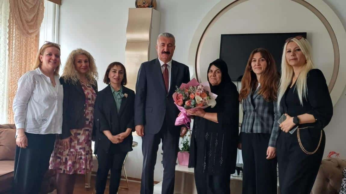 ANNELER GÜNÜ'NDE ŞEHİT AİLESİNE ZİYARET